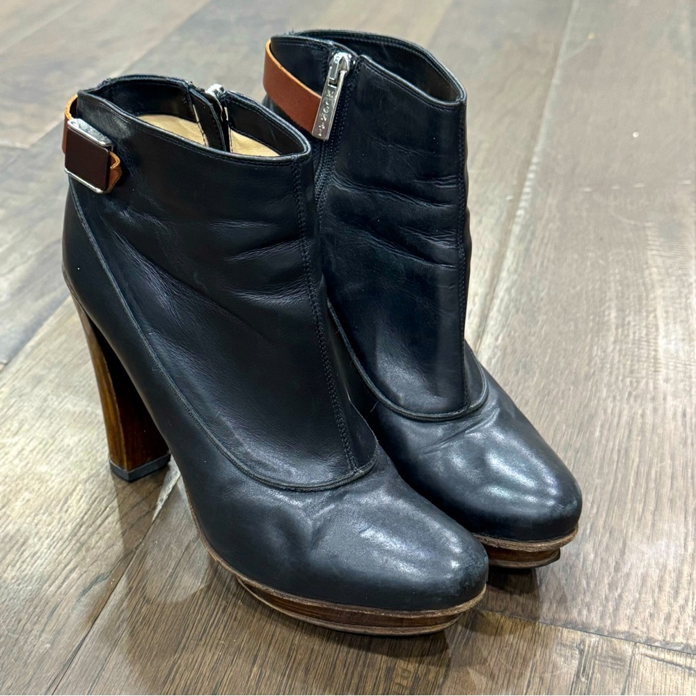 Mugnai Heels